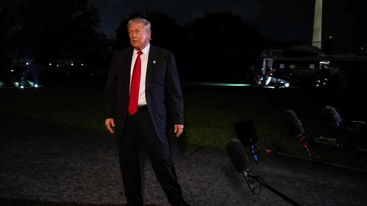 2025-11-10T003737Z_403825348_RC2BTHA1RQRO_RTRMADP_3_USA-TRUMP